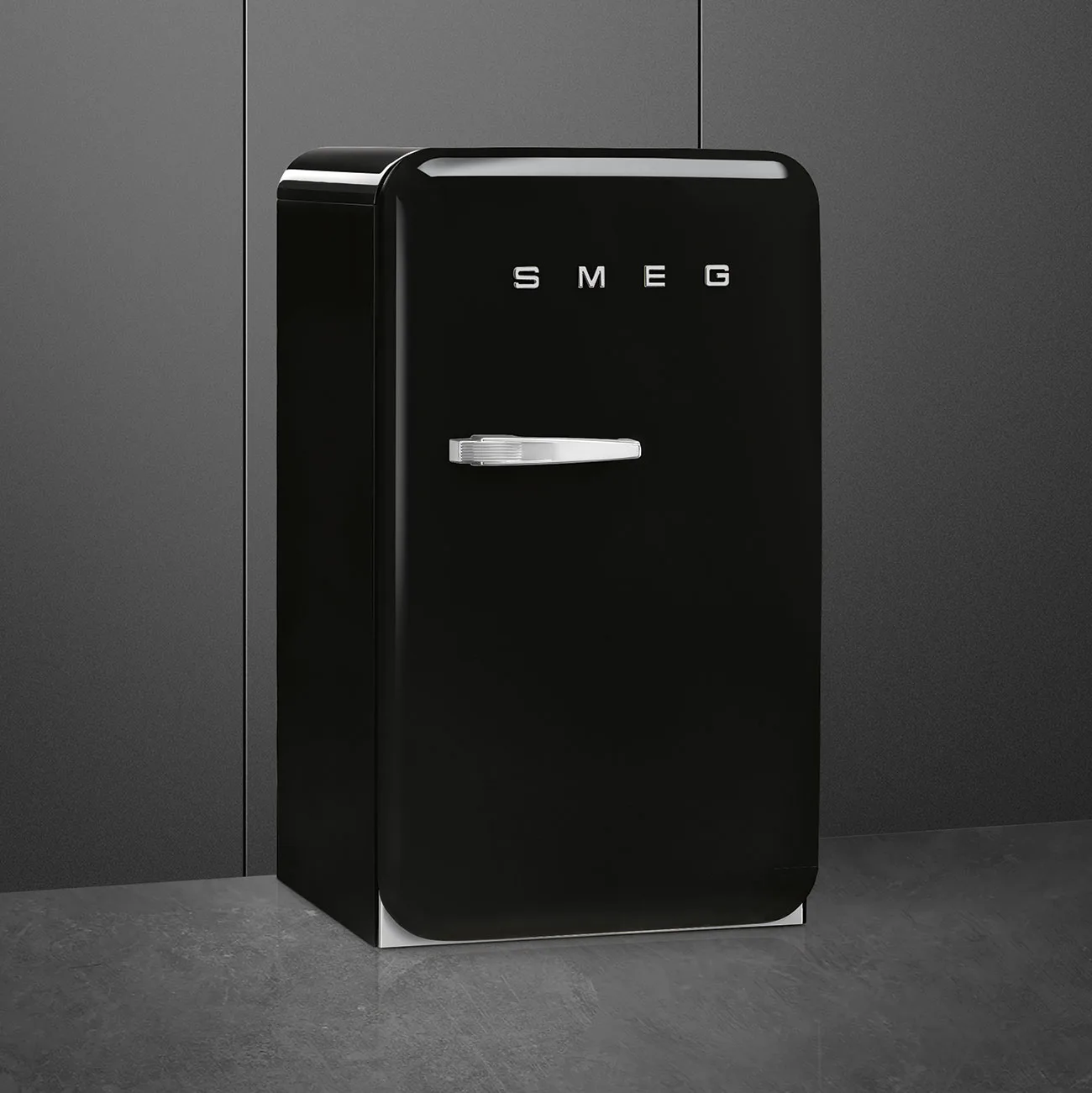 Smeg FAB10HRBL6 Retro İçecek Soğutucu Siyah Sağ Menteşe - Görsel 3