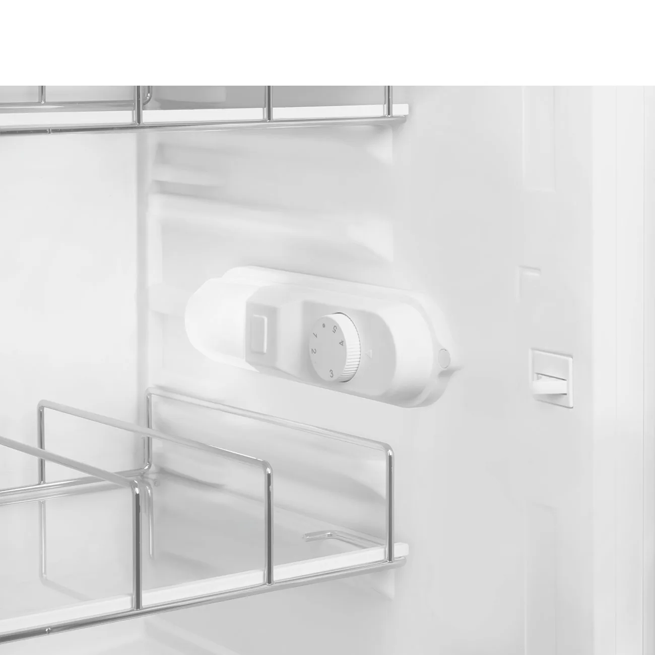 Smeg FAB10HRBL6 Retro İçecek Soğutucu Siyah Sağ Menteşe - Görsel 6