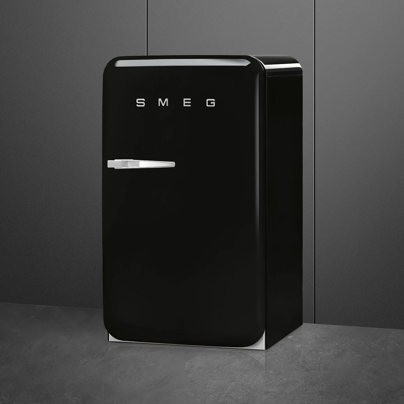 Smeg FAB10RBL6 Retro Mini Buzdolabı Siyah Sağ Menteşe - Görsel 3